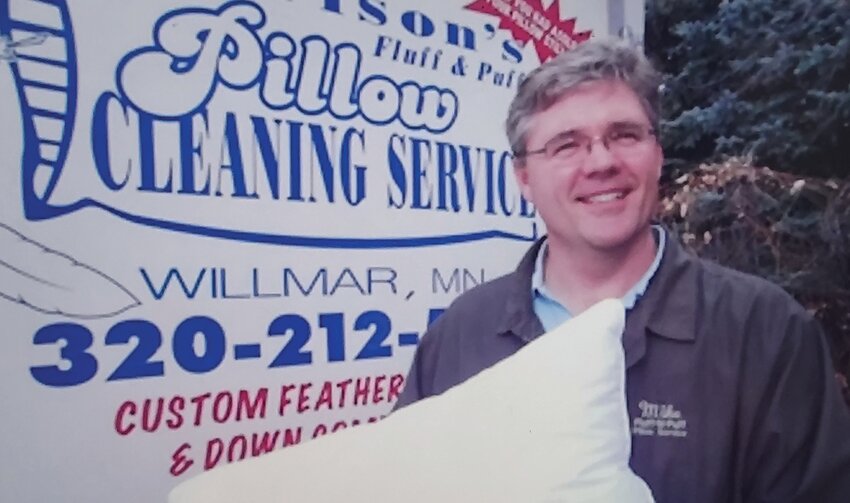 Mike Carlson of Carlson's Fluff and Puff Pillow Cleaning Service, will offer his services in Goodhue as part of a fundraising event for Bike MS: Ride Across 明尼苏达州. His mobile unit will be parked in The Depot lot on April 10th and 11th.