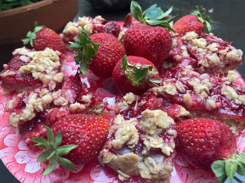 Strawberry oatmeal bars are buttery treats that are both healthy and sinful at the same time.