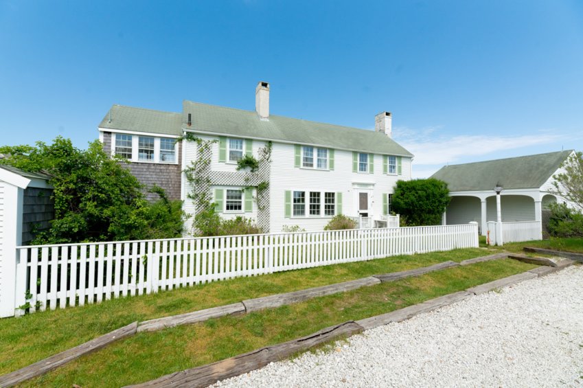 The Monomoy Road home, built in 1925, is close to family-friendly beaches and the island&rsquo;s best bike paths, and is a short drive from downtown.