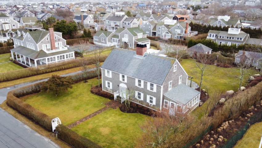 This eight-bedroom, seven-and-a-half-bathroom home is located on the outskirts of historic downtown Nantucket, in the prestigious Brant Point neighborhood.