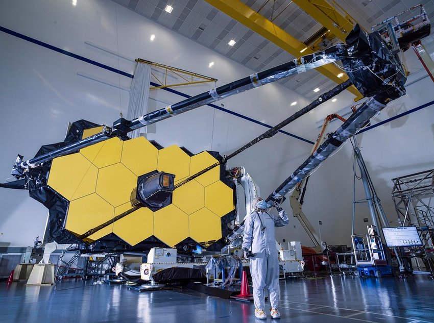 The secondary mirror of the James Webb Space Telescope