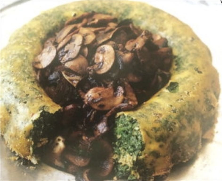 Spinach pudding with truffled mushrooms