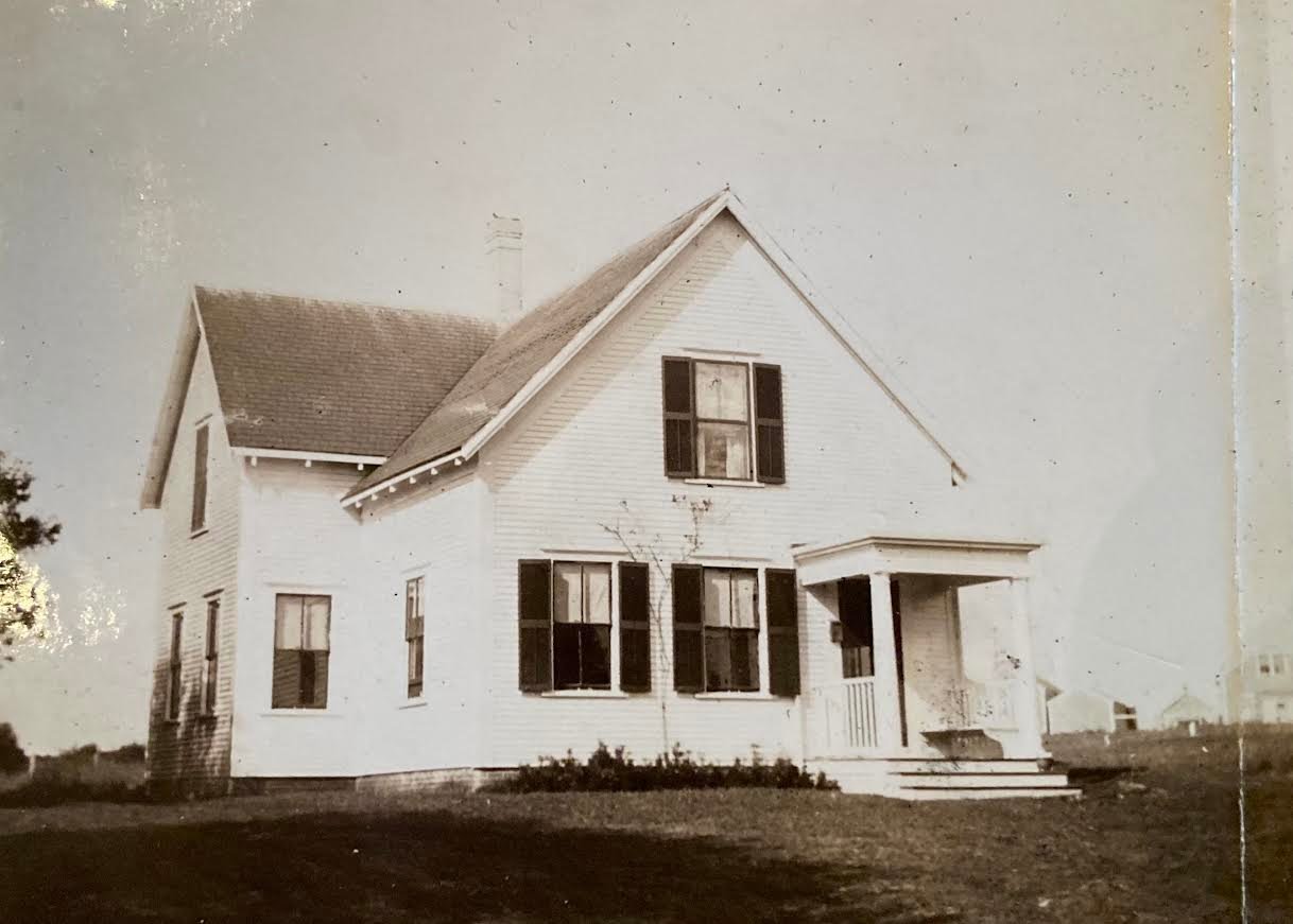 The Pleasant Street farmhouse as it looked 100 years ago.