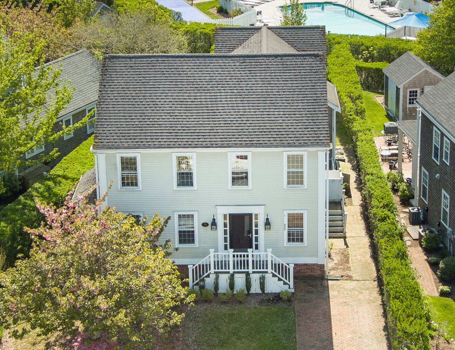 This five-bedroom, three-and-a-half bedroom home is located in one of the island’s most family-friendly neighborhoods.