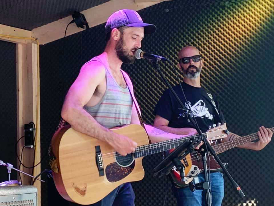 Sean Lee has been playing cover tunes and his own brand of alternative country on Nantucket stages for nearly a decade.