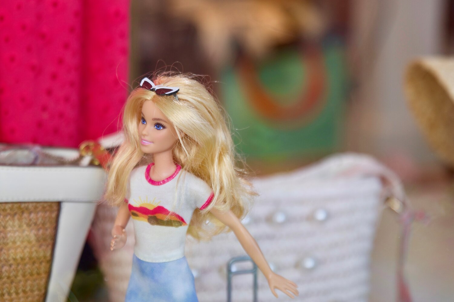 Barbie Looks 19 finally arrived! She's even cuter IRL than the promo shots  (and so are her clothes). Can't wait to get her out and try everything on!  😊 : r/Barbie