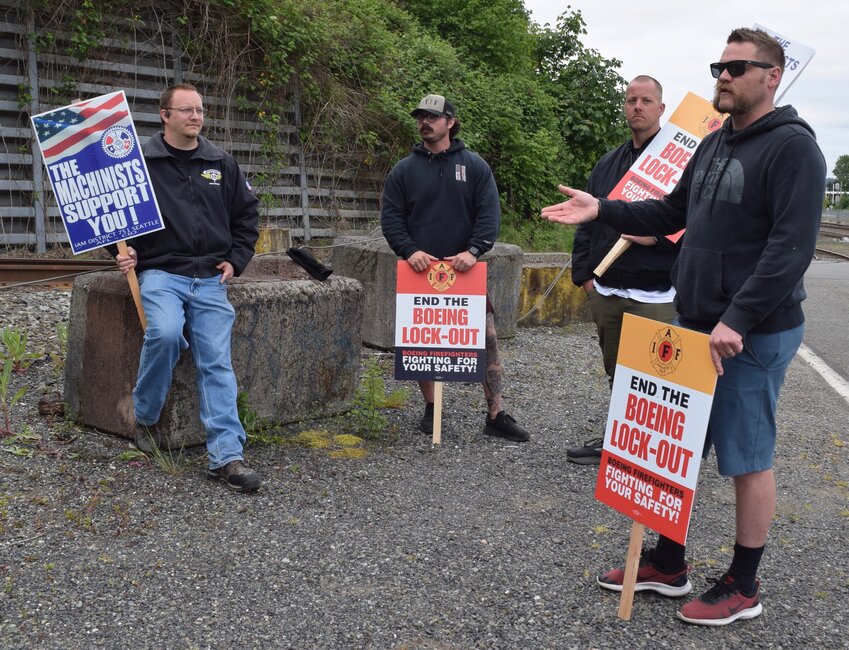 Boeing firefights and members of the machinist union picket on Mukilteo Lane.