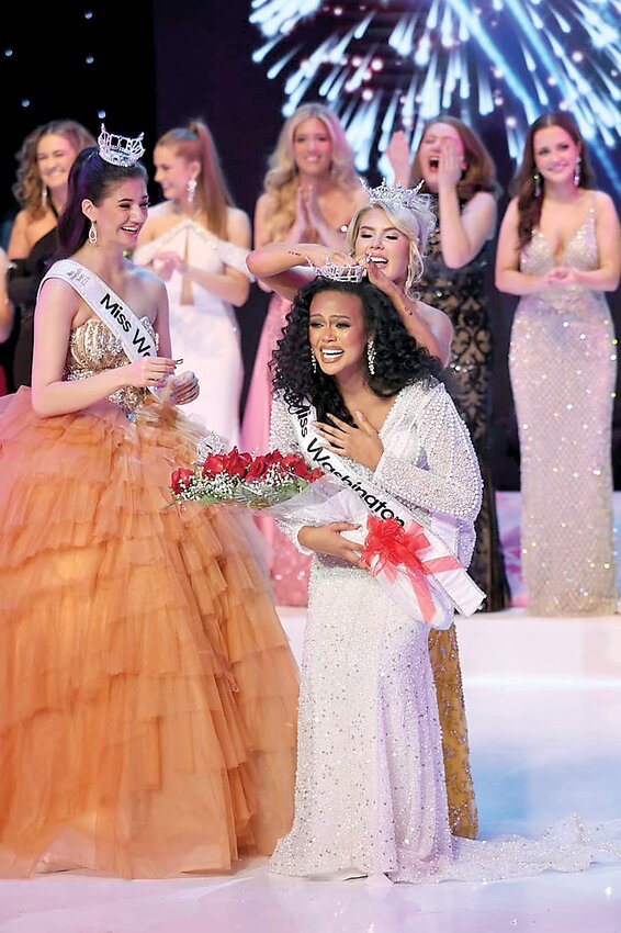 Hermona Girmay reacts as she wins the title of Miss Washington. (Photo courtesy Miss Washington)