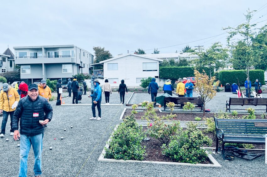 Despite the weather, 66 players turned out to play on Saturday. (Photos courtesy Ron LaRue and Richard Majer)