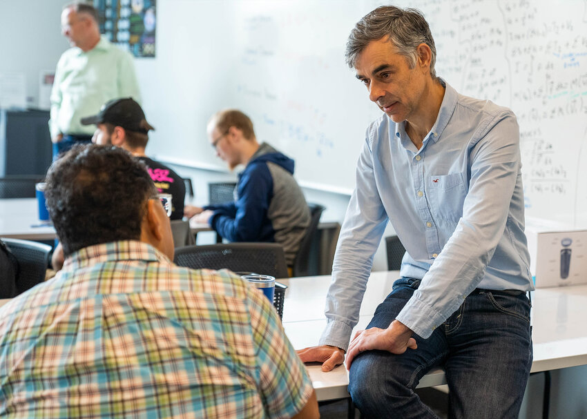 Edmonds College faculty member Pablo Pedrosa Diaz of Advanced Manufacturing and Materials Engineering Technology chats with a student during orientation.