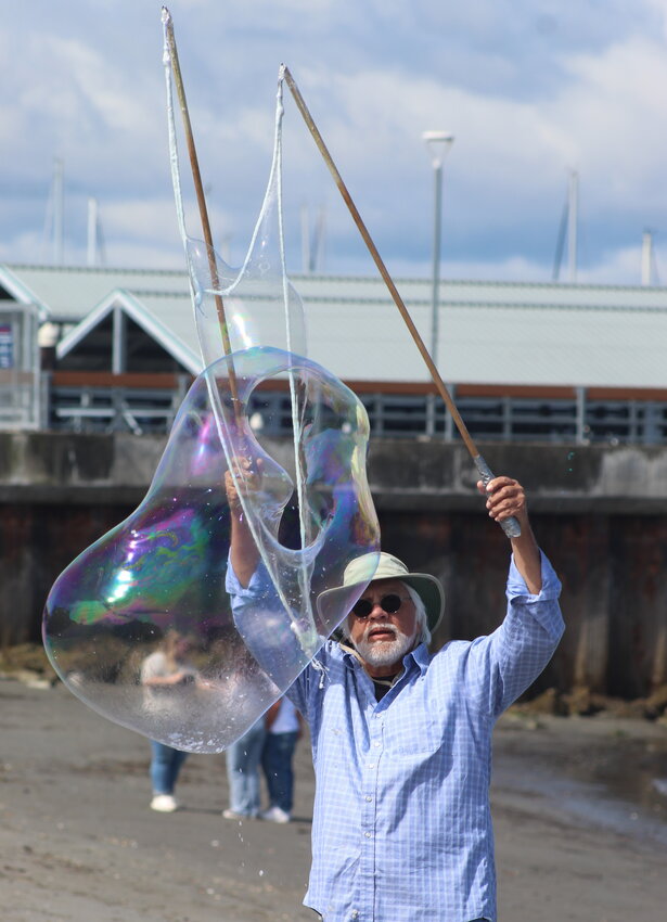 The Bubble Man, Gary Larson. (Photo by Brian Soergel/Edmonds Beacon)