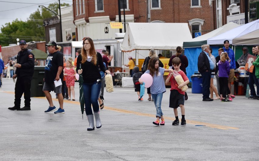 Crowds at the Country Days 2018 event walk the streets among the numerous vendor booths despite the rain.