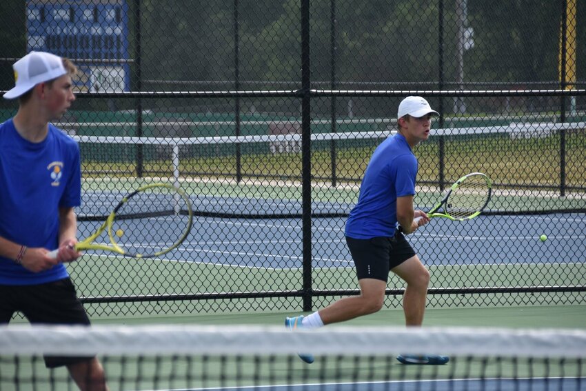 Junior Seth Martin backs up his teammate on the baseline.   STAFF PHOTO/AIDAN MAUCK