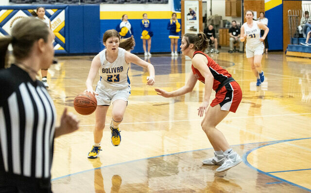 #23 Carly Cribbs looking for an opening against the Lady Zizzers.   STAFF PHOTO/BOB CAMPBELL