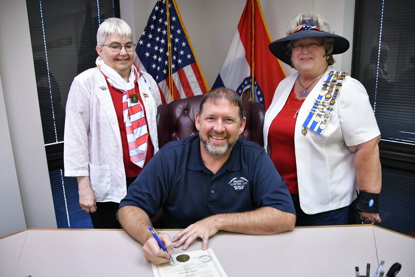 Mayor Warwick signs Constitution Day proclamation