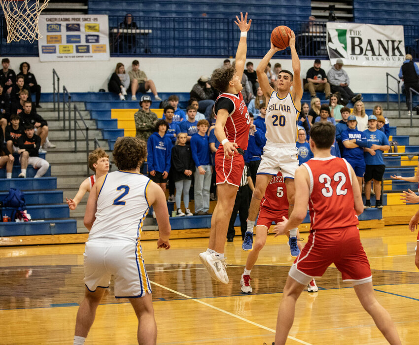 Drake Durham looking for Ethan Graves under the basket during the game against West Plains on Jan. 26.   STAFF PHOTO/BOB CAMPBELL