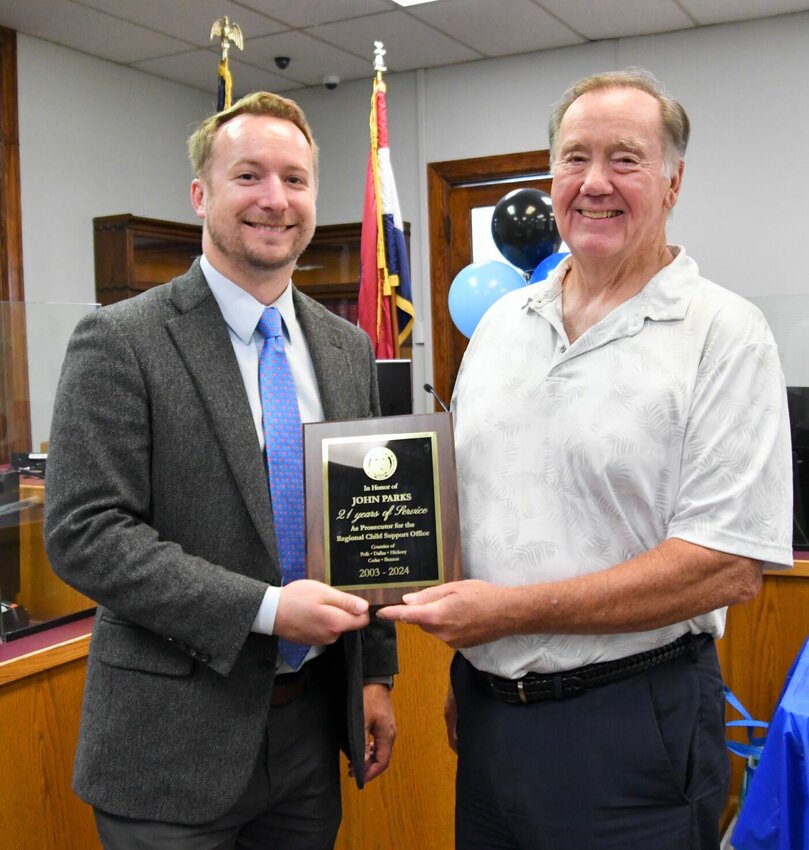 Presenting Parks with a commemorative plaque, Prosecutor Keaton Ashlock.


STAFF PHOTO/LINDA SIMMONS