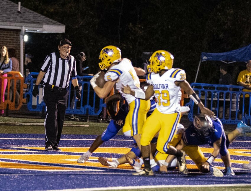 #5 Gardner Casey walks in for the TD.


STAFF PHOTOS/BOB CAMPBELL