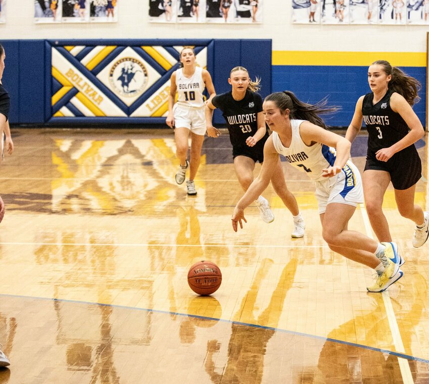 Lady Liberator Emma Goodman drives to the basket.


STAFF PHOTOS/BOB CAMPBELL