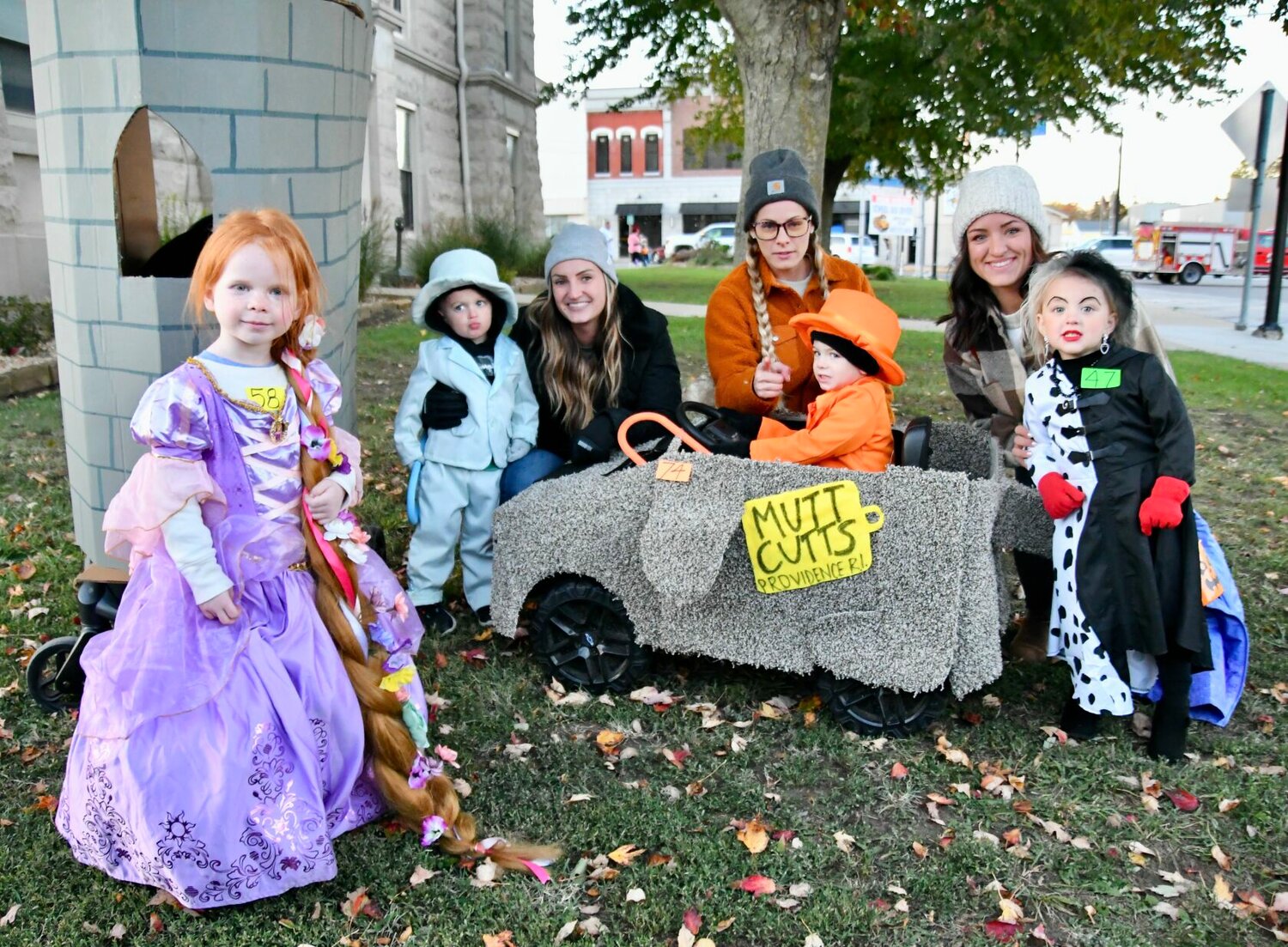 A thrilling and bone chilling Halloween on the square! Bolivar Herald