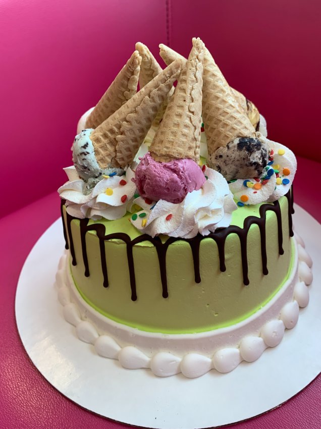 Baskin Robbins cake that features waffle cones on top. 