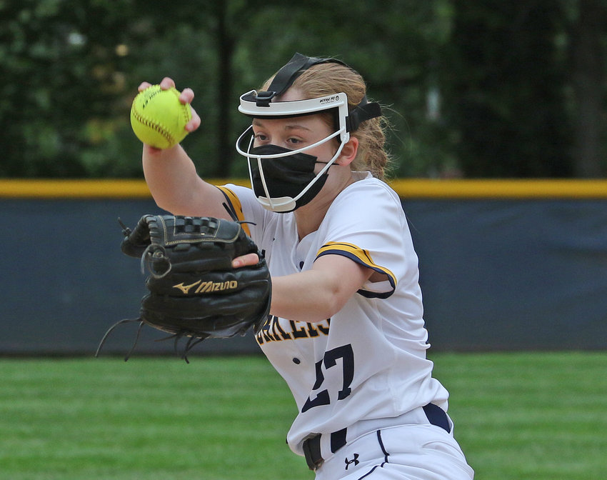 Senior starter Averie Schnupp of the Quakers delivers a pitch against Notre Dame last Tuesday.&nbsp; (Photo by Tom Utescher)