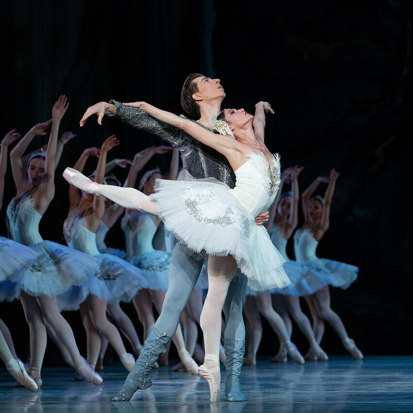 Mayara Pineiro and Pau Pujol in the Philadelphia Ballet&rsquo;s production of &ldquo;Swan Lake,&rdquo; which is part of the company&rsquo;s 2024-25 season.