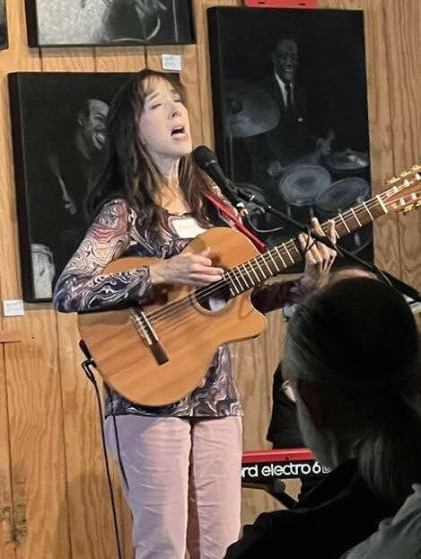 Phyllis Chapell sings at fundraising gala.