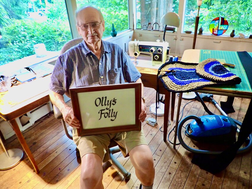 Olly collects discarded woolen clothing, washes and dries them, and turns them into colorful, intricate throw rugs in a sewing room that resembles a Goodwill. He also makes silk neckties into rugs.