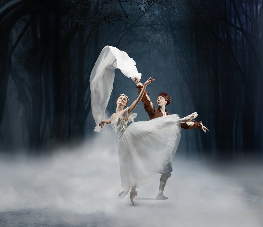 Oksana Maslova and Jack Thomas, of Philadelphia Ballet, perform &ldquo;La Sylphide.&rdquo;