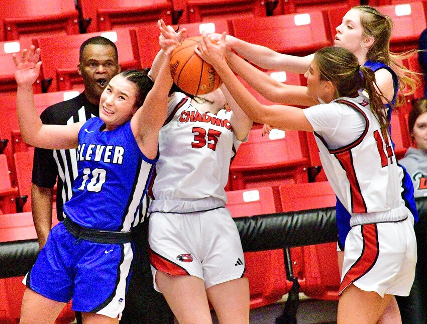 CLEVER'S IRELAND JONES battles for a rebound against Chadwick on Wednesday.