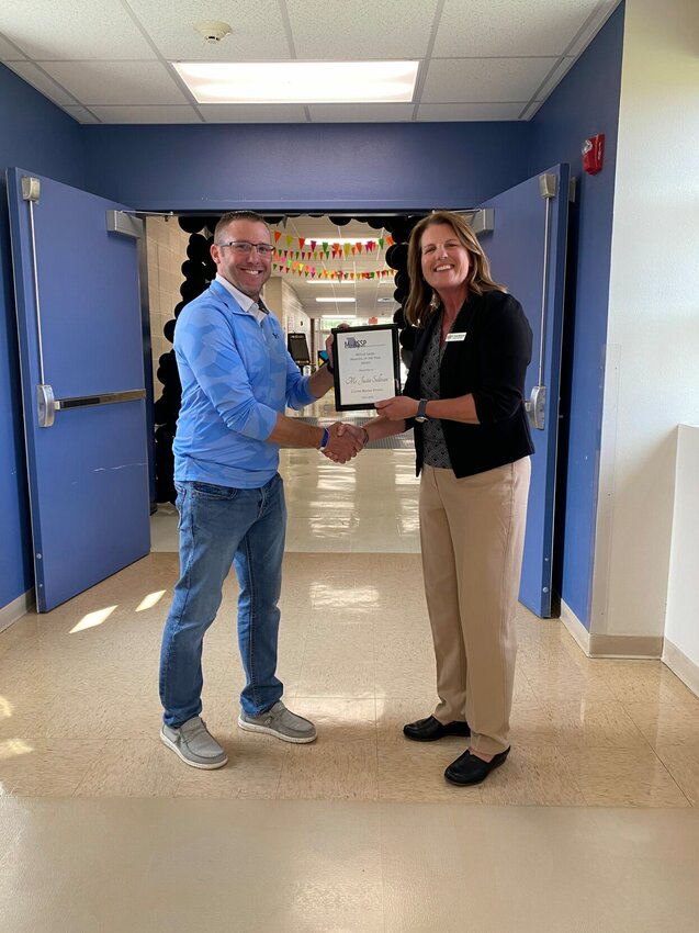 Clever&rsquo;s Justin Sullivan (left) receives the Missouri Association of Secondary School Principals&rsquo; Middle School Principal of the Year award.