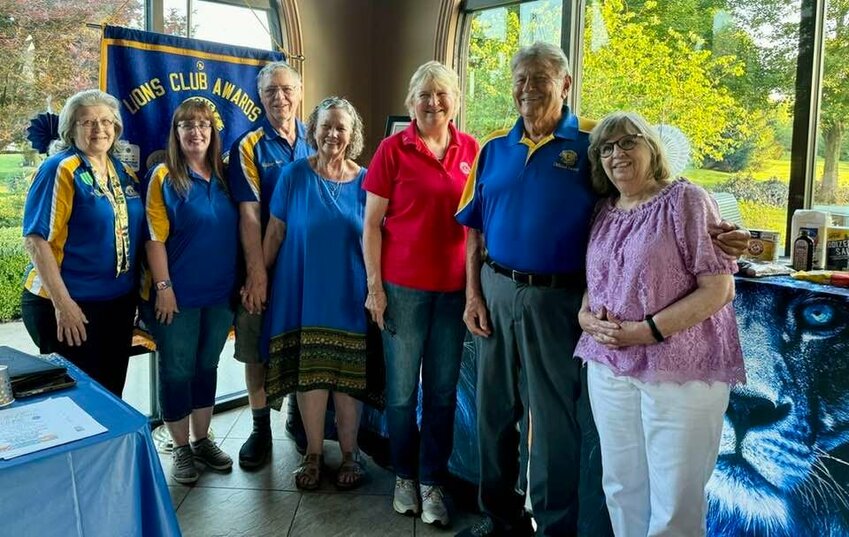 From left: Rosalie Watts, Sherry Hull, (back) Wally Kowilt, (front) Bobbie Kowilt, Liz Josephson, Marcus Kret, Janice Lambert.