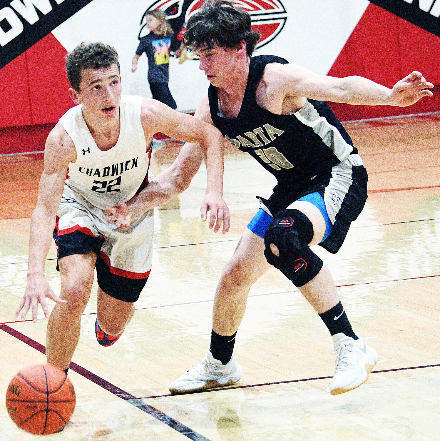 CHADWICK’S TRISTAN SMITH drives while defended by Sparta’s Steven Brown on Tuesday.
