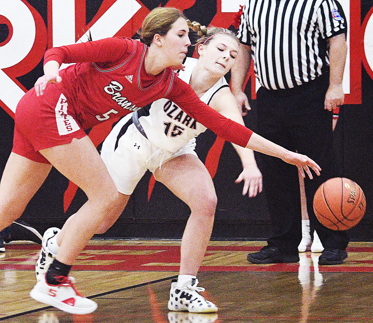 OZARK’S LYLA WATSON and a Branson player both reach for a loose ball.