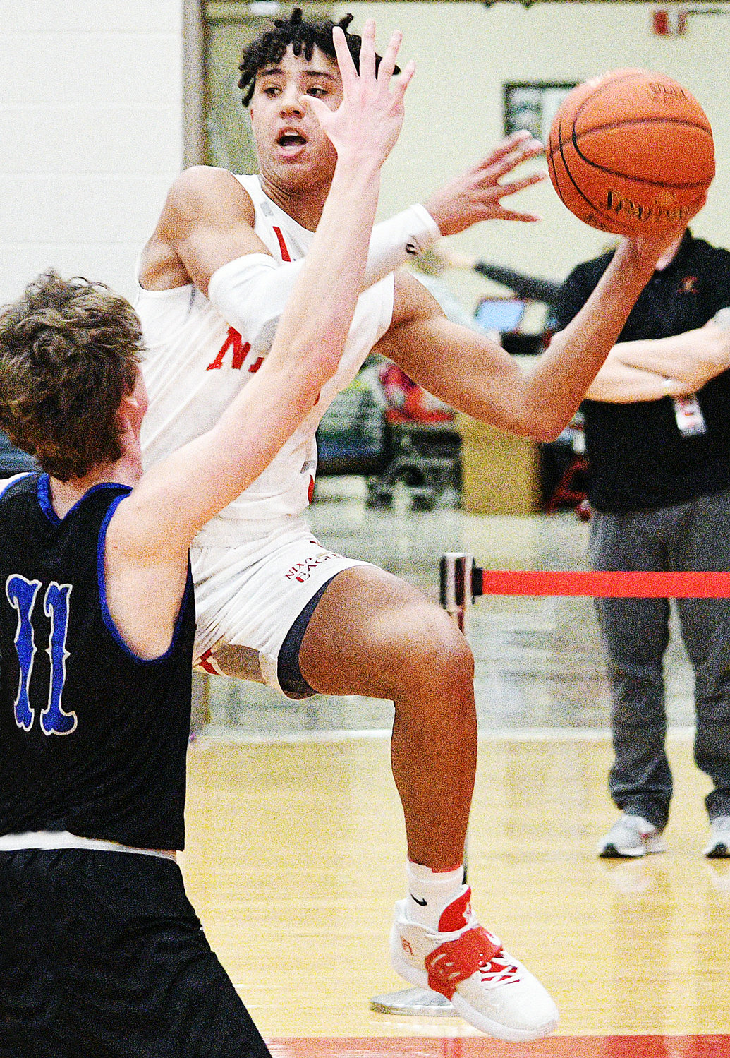 NIXA’S COLIN RUFFIN looks for an open teammate.