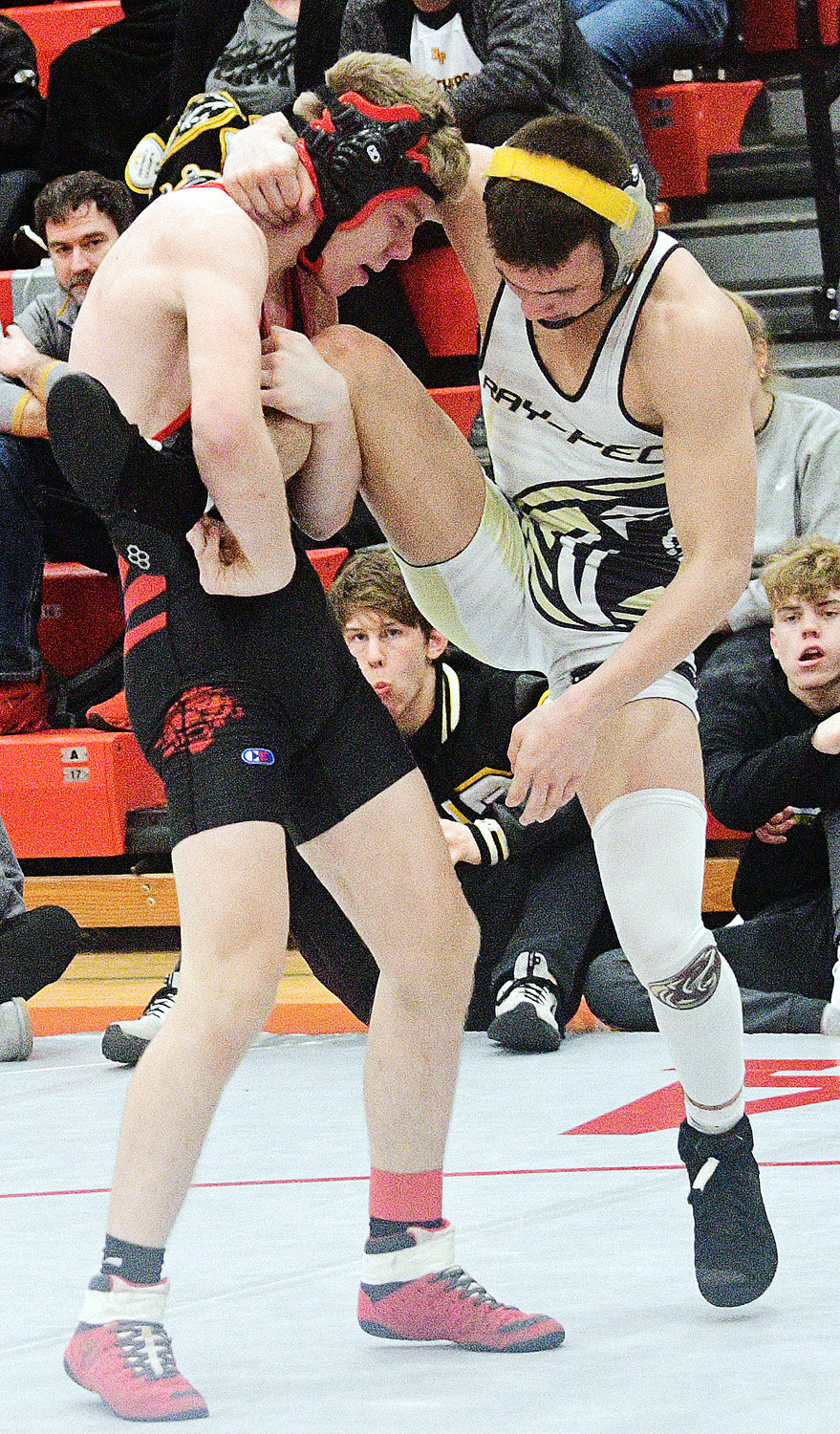 OZARK’S LUCAS CAMPBELL works his way toward a takedown.