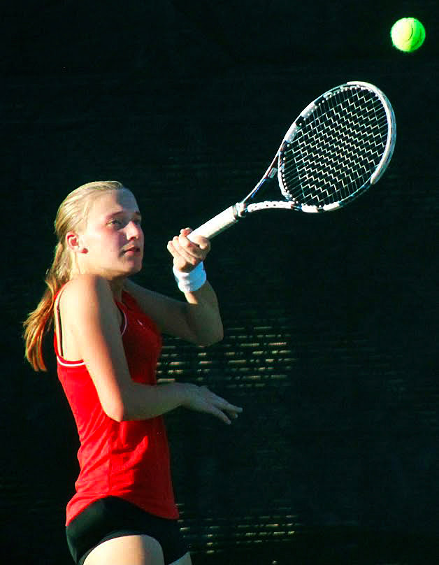 LILLI ROEDER reaches for a forehand return.