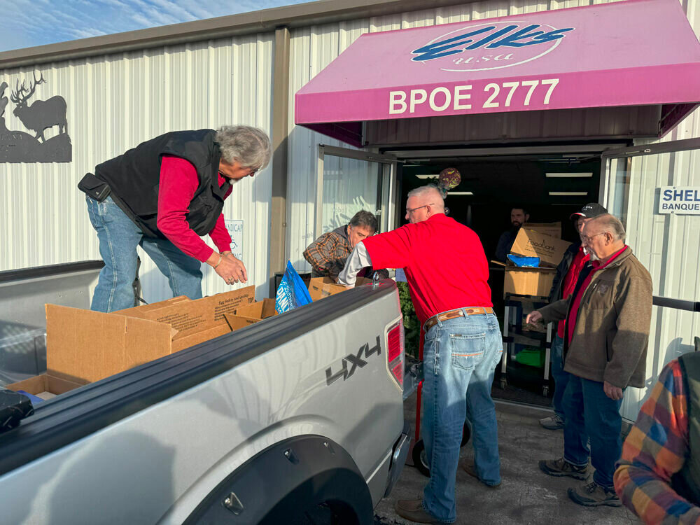 Elks deliver food to Veterans for Christmas | Christian County ...