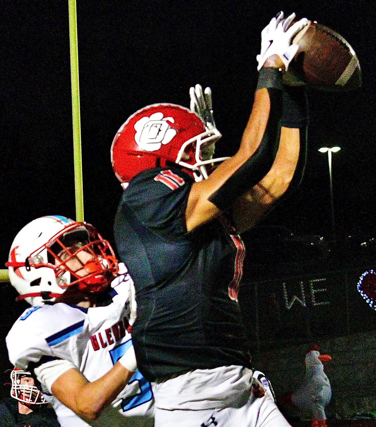 OZARK'S SAM CLARK grabs a reception.