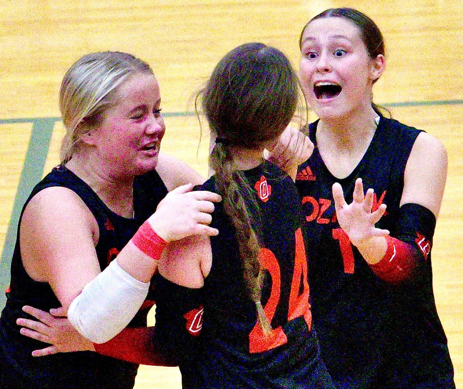 OZARK'S ALEXIS ANDELA, BRADIE SOLOMON AND BROOKFLYN SOLOMOM celebrate a Lady Tigers point.