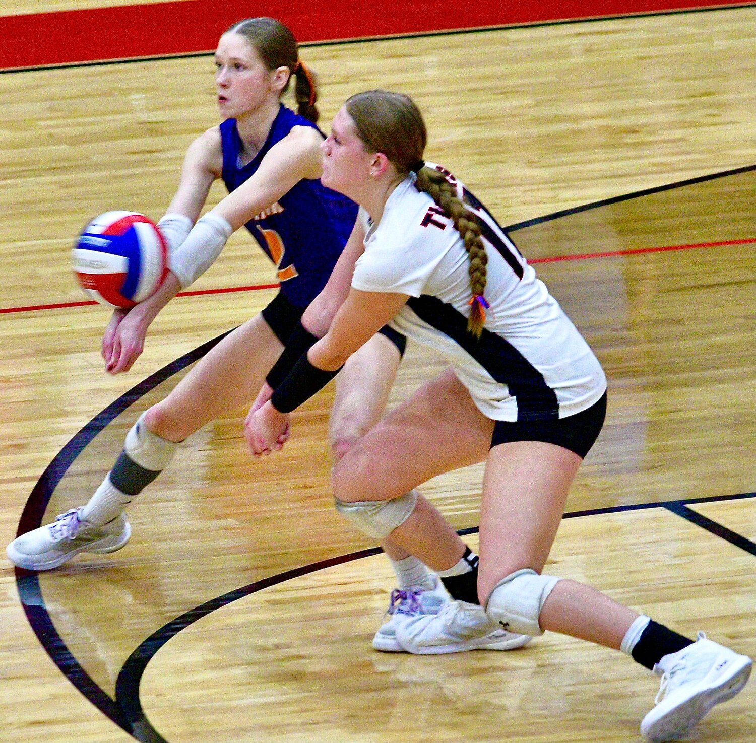 OZARK'S MACY HUMBLE AND TARA VENABLE both are in position to make a pass.