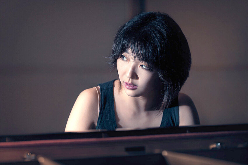 Virtuosic piano soloist Claire Huangci will revisit Maurice Ravel’s whipsawing G major concerto at the LSO concert, a piece she first played at only 12 years old.