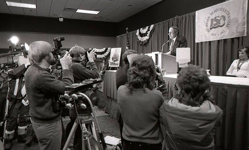 Sen. Carl Levin officiating at the 1987 First Day of Issue Ceremony in Lansing.