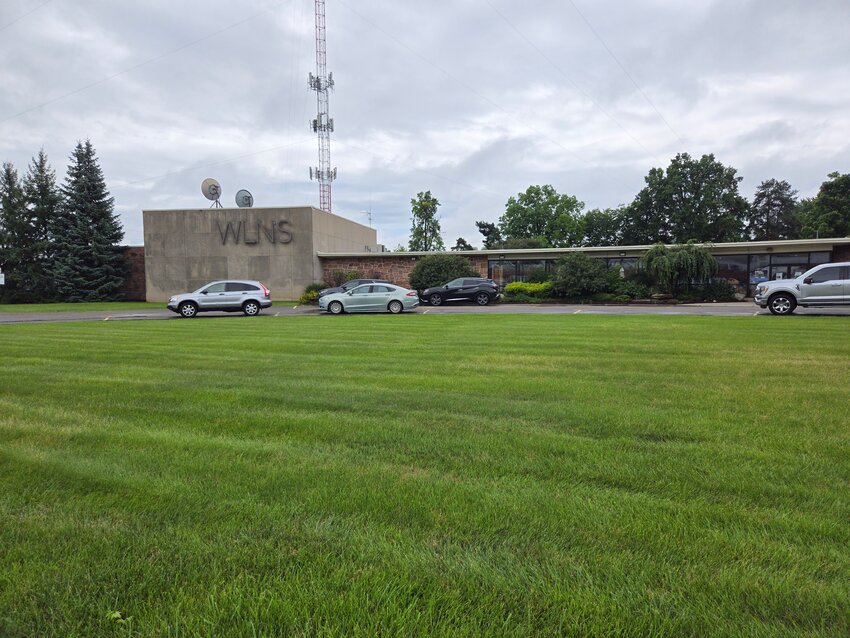 WLNS-Tc wants to install a 6-foot-high chainlink fence around its property on Saginaw Street near Frandor on Lansing's east side. Some neighbors are complaining.