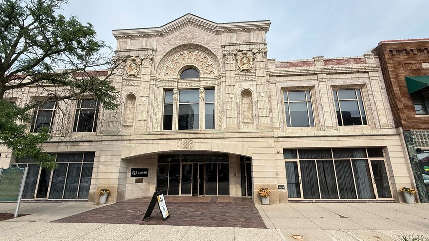 Craig Ryan Fine Clothing, an upscale, Michigan clothier, will open a men's shop in downtown Lansing's Atrium building this summer.