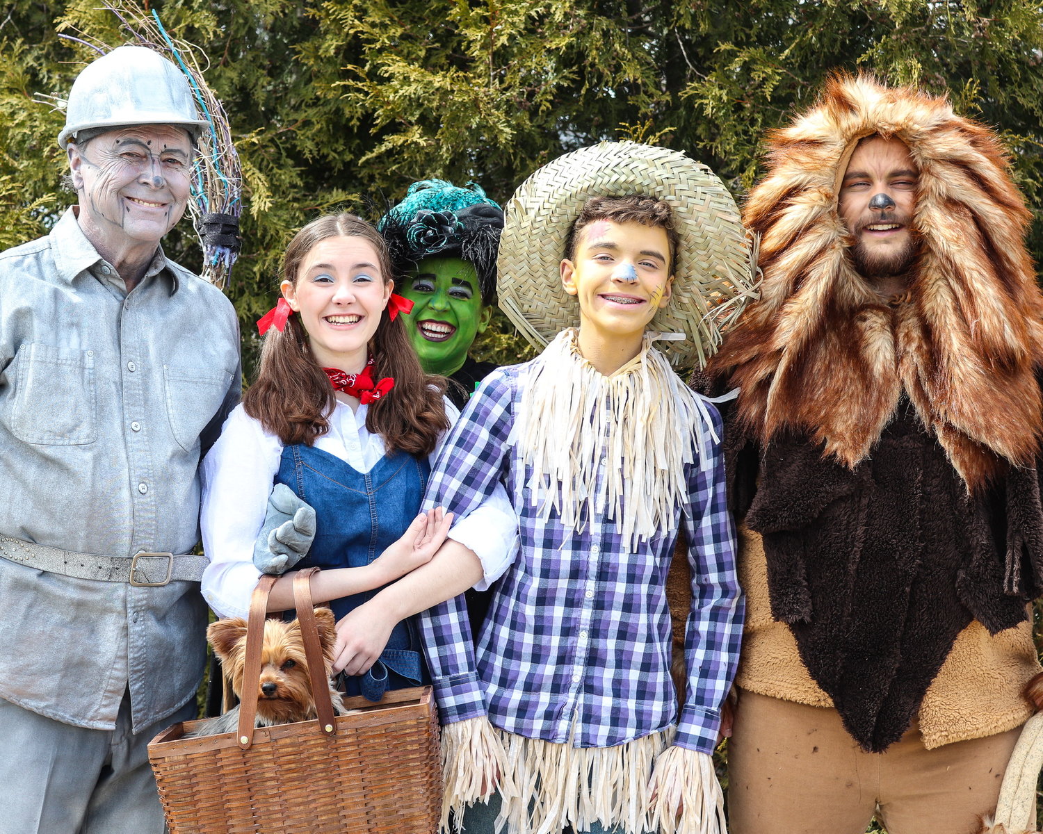 Gary Mitchell (Tin Man), Hallie Ackerman (Dorothy), Kat Koehn (Wicked Witch of the West), Brennan McKone (Scarecrow) and Dale Williams (Cowardly Lion).