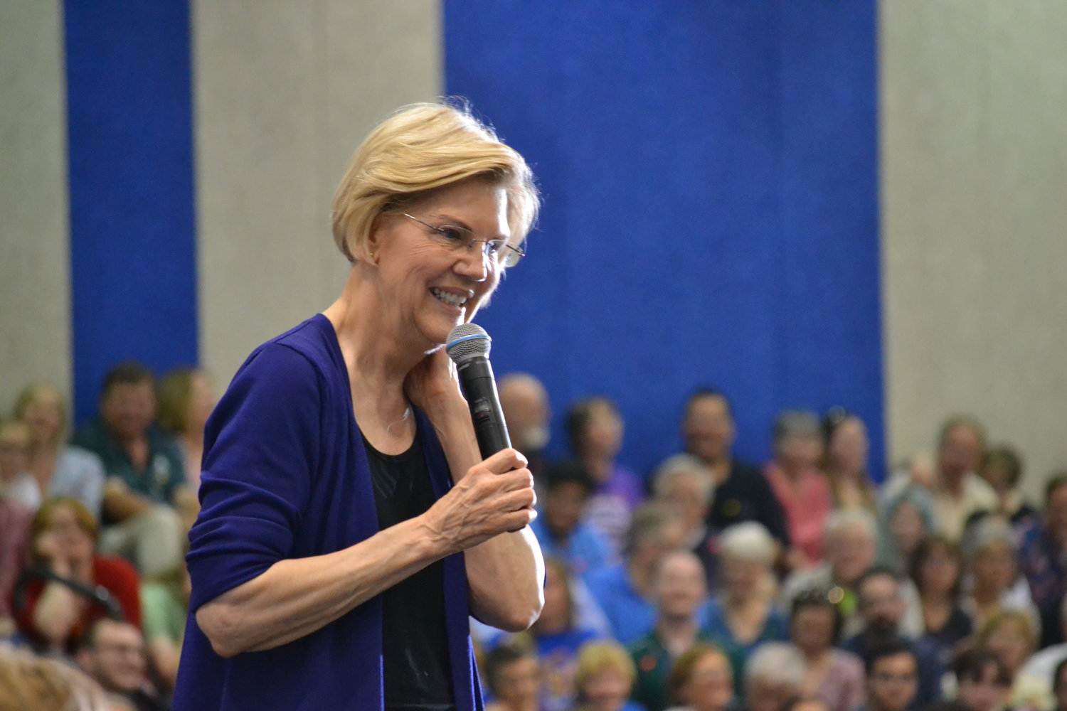Presidential hopeful Elizabeth Warren delivered an energetic stump speech to more than 1,500 people at Lansing Community College, took three questions and then posed for pictures for over an hour.