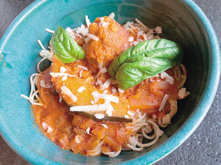 Spaghetti and meatballs infused with a helping of squash is a delicious pasta suitable for autumn.