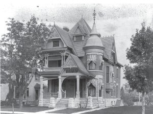 A photo of the Rogers-Carrier House from the turn of the 20th Century or earlier.